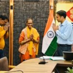 बेटों के जुल्मो सितम से दुखी कैंसर पीड़ित माता पिता को डीएम से न्याय की दरकार……