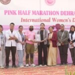 देहरादून में अंतरराष्ट्रीय महिला दिवस पर पिंक हाफ मैराथन में 800 धावकों ने लगाई दौड़