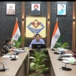 डीएम का सख्त निर्देशः संसाधन बढ़ाकर मानकों के साथ जल्द पूरे हो पुराने कार्य
