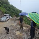 भारी वर्षा के बीच ग्राउंड जीरो पर डटे रहे डीएम डॉ0 आशीष चौहान, स्वयं किया संवेदनशील क्षेत्रों का निरीक्षण